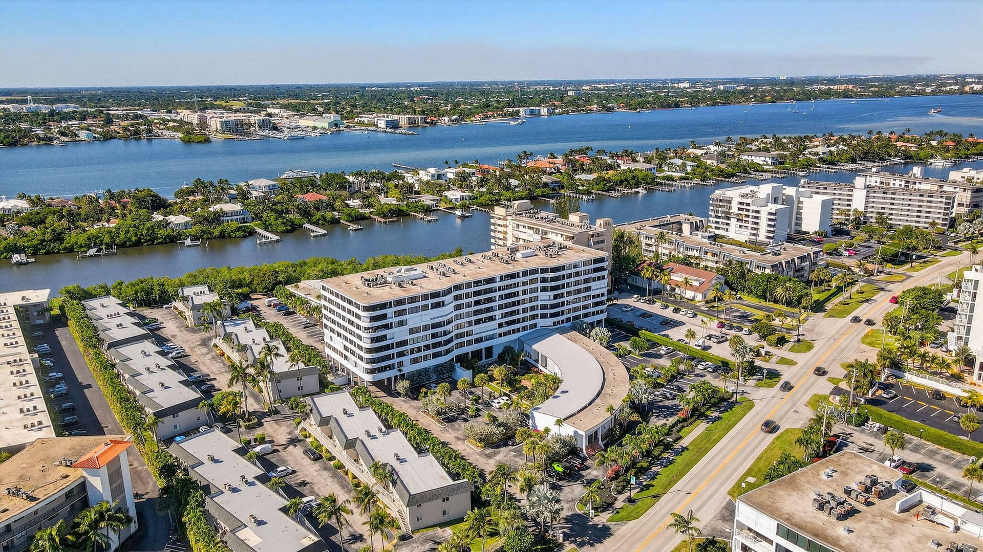 3589 S Ocean Boulevard, #19, South Palm Beach, FL 33480 42-web-or-mls-DJI_0348