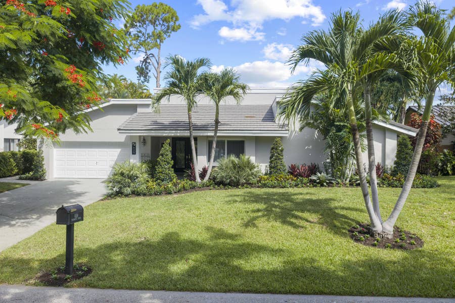 Property photo for 824 Foxpointe Circle, Delray Beach, FL