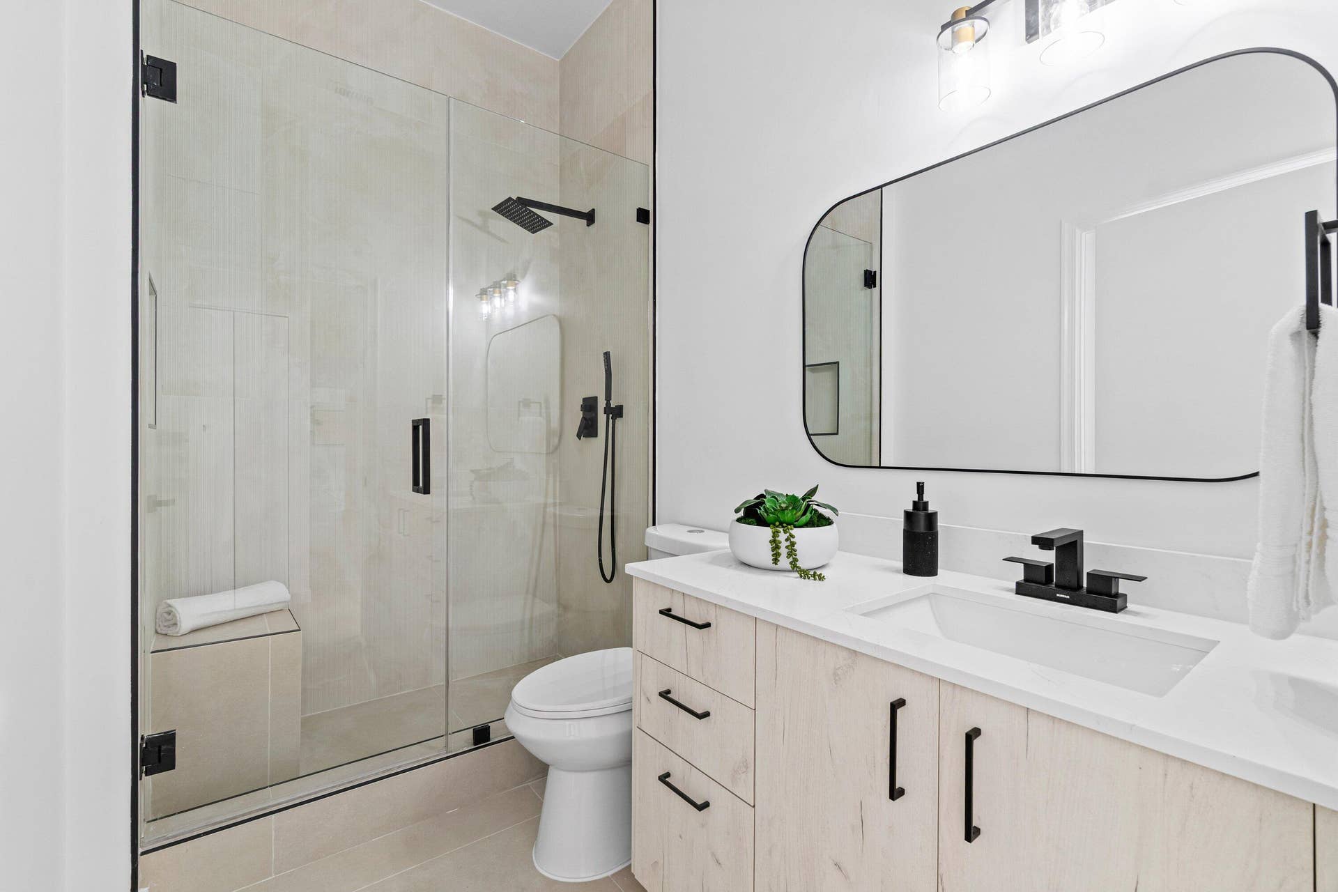 5166 Lake Catalina Drive, #D, Boca Raton, FL 33496 2nd Bathroom