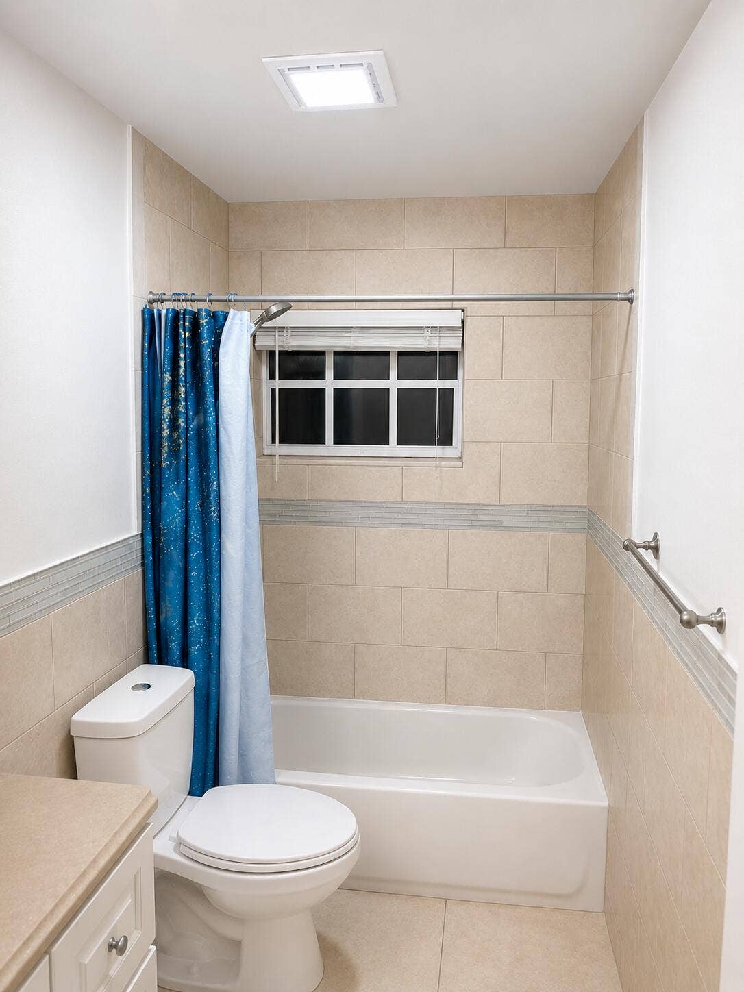 330 W 22ND Court, Riviera Beach, FL 33404 bano 2