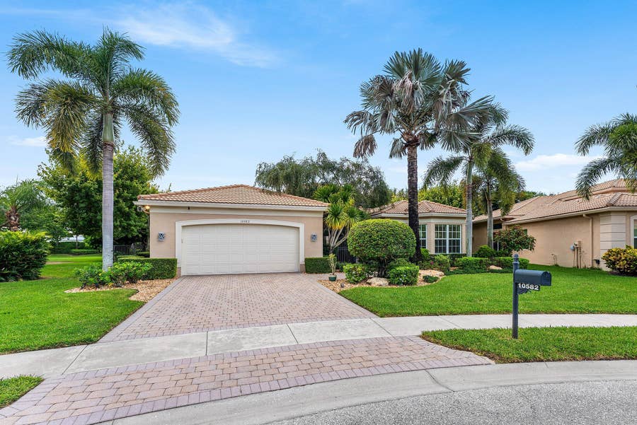 Property photo for 10582 Whitewind Circle, Boynton Beach, FL