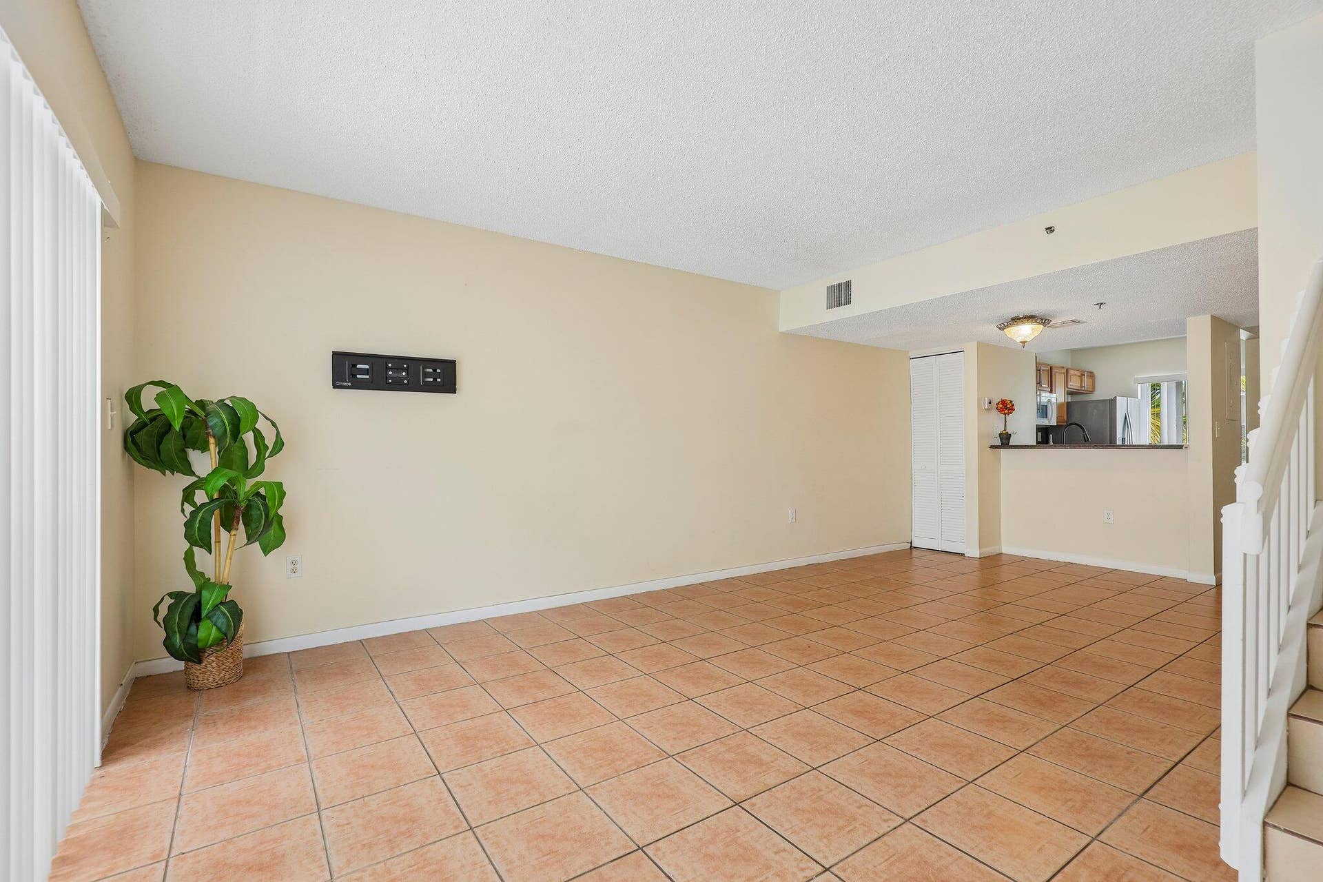 167 RIVIERA Circle, Weston, FL 33326 10-web-or-mls-Riviera Cir-S2108-008