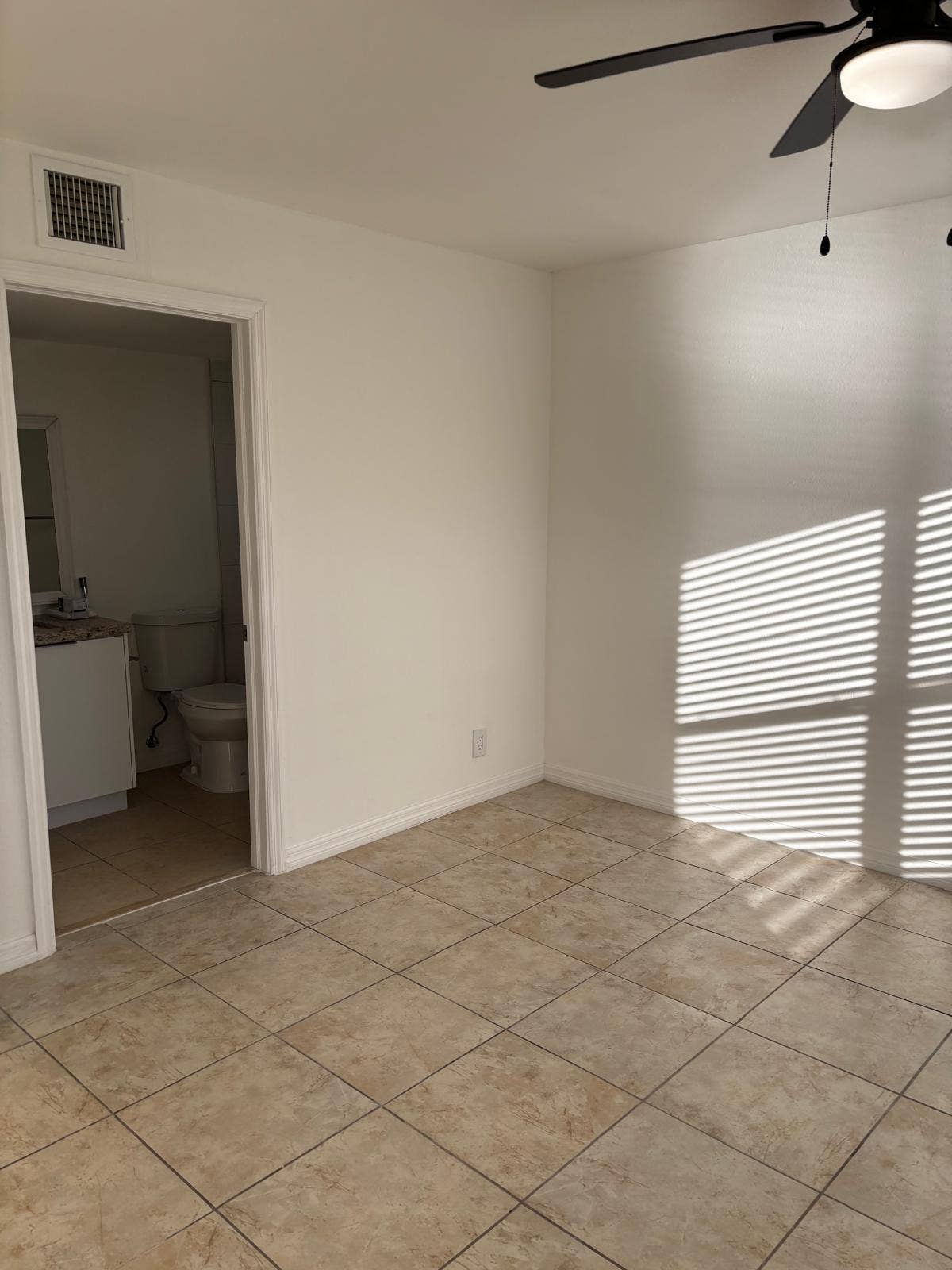 1515 LAKE CRYSTAL Drive, #B, West Palm Beach, West Palm Beach, FL 33411 WhatsApp Image 2026-08-08 at 09.41.50 (6