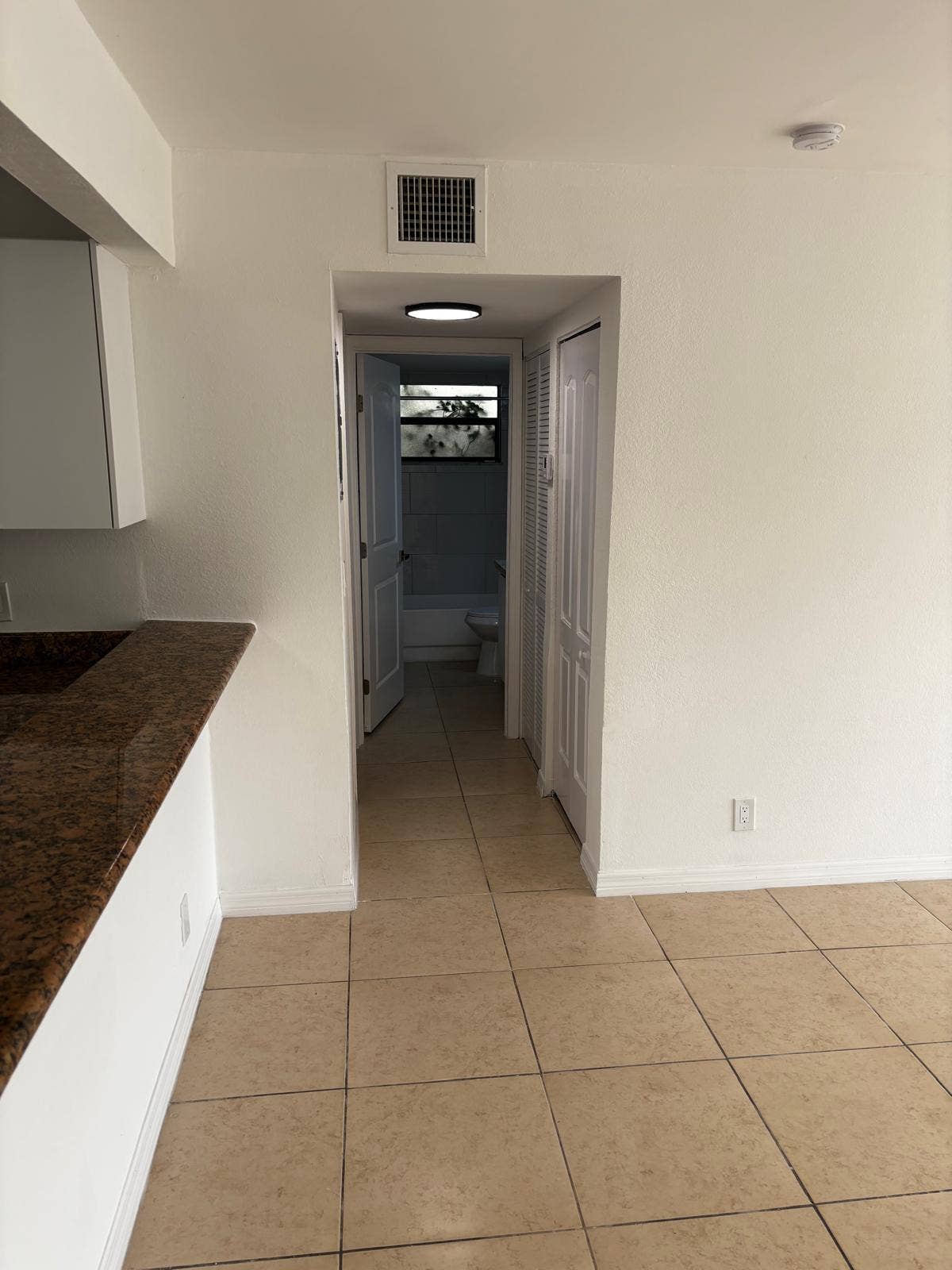 1515 LAKE CRYSTAL Drive, #B, West Palm Beach, West Palm Beach, FL 33411 WhatsApp Image 2026-08-08 at 09.41.48 (4