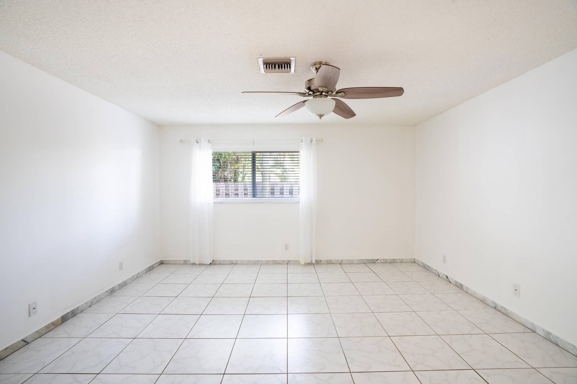 17 SE 8TH Terrace, Deerfield Beach, FL 33441 White tile flooring with coordinating base trim