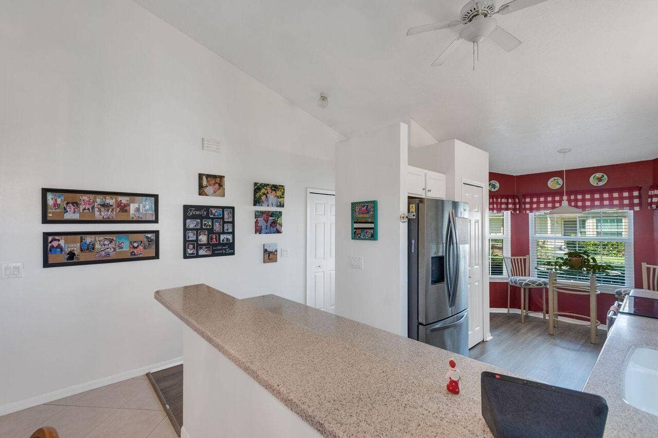 1828 AYNSLEY Way, #1, Vero Beach, FL 32966 Bar area