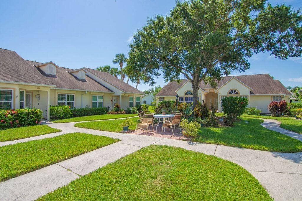 1828 AYNSLEY Way, #1, Vero Beach, FL 32966 condonleft