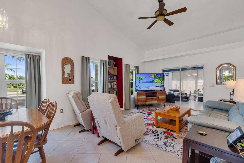 1828 AYNSLEY Way, #1, Vero Beach, FL 32966 Livingroom