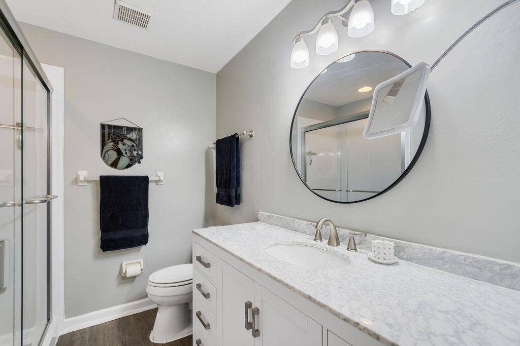 1828 AYNSLEY Way, #1, Vero Beach, FL 32966 Mainbath