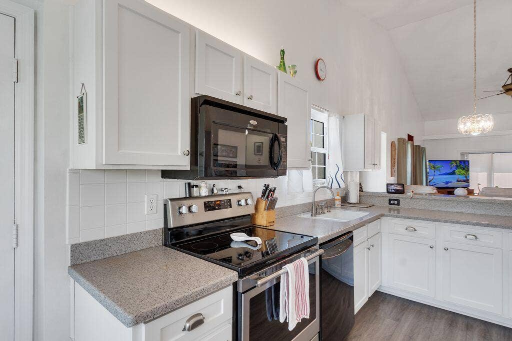 1828 AYNSLEY Way, #1, Vero Beach, FL 32966 Kitchen2