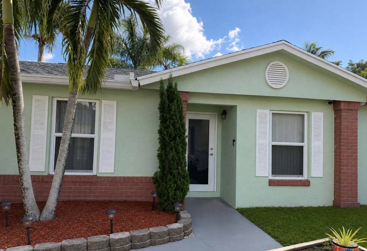 924 CUMBERLAND Terrace, Davie, FL 33325 fronthouse