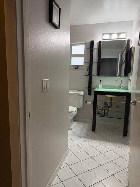 924 CUMBERLAND Terrace, Davie, FL 33325 White ceramic tile flooring