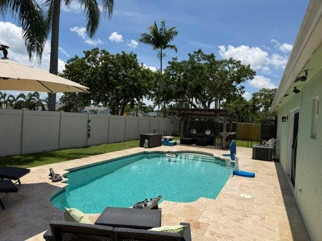 924 CUMBERLAND Terrace, Davie, FL 33325 pool