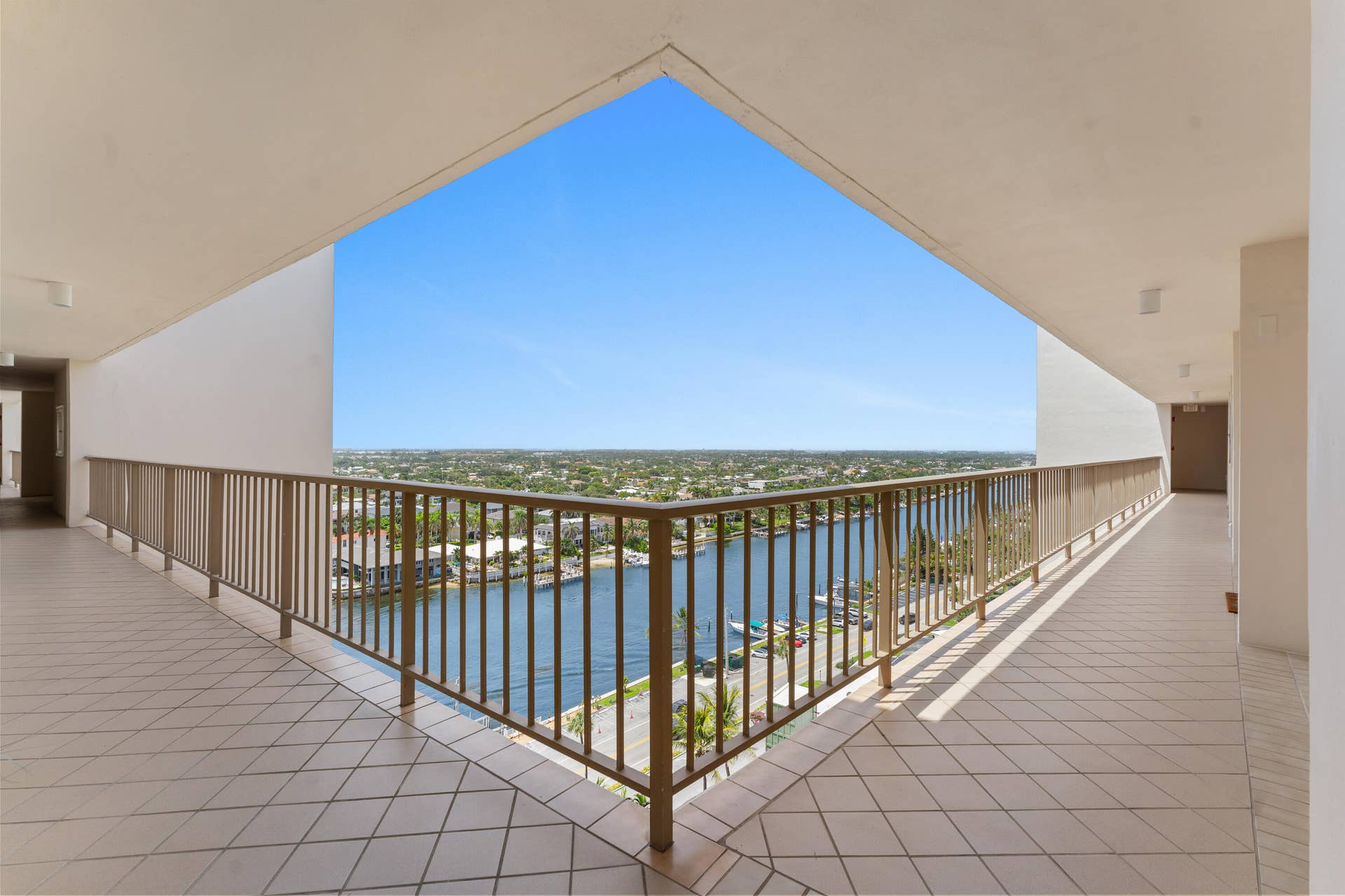 1021 HILLSBORO MILE, #PH3, Hillsboro Beach, FL 33062 CAT WALK