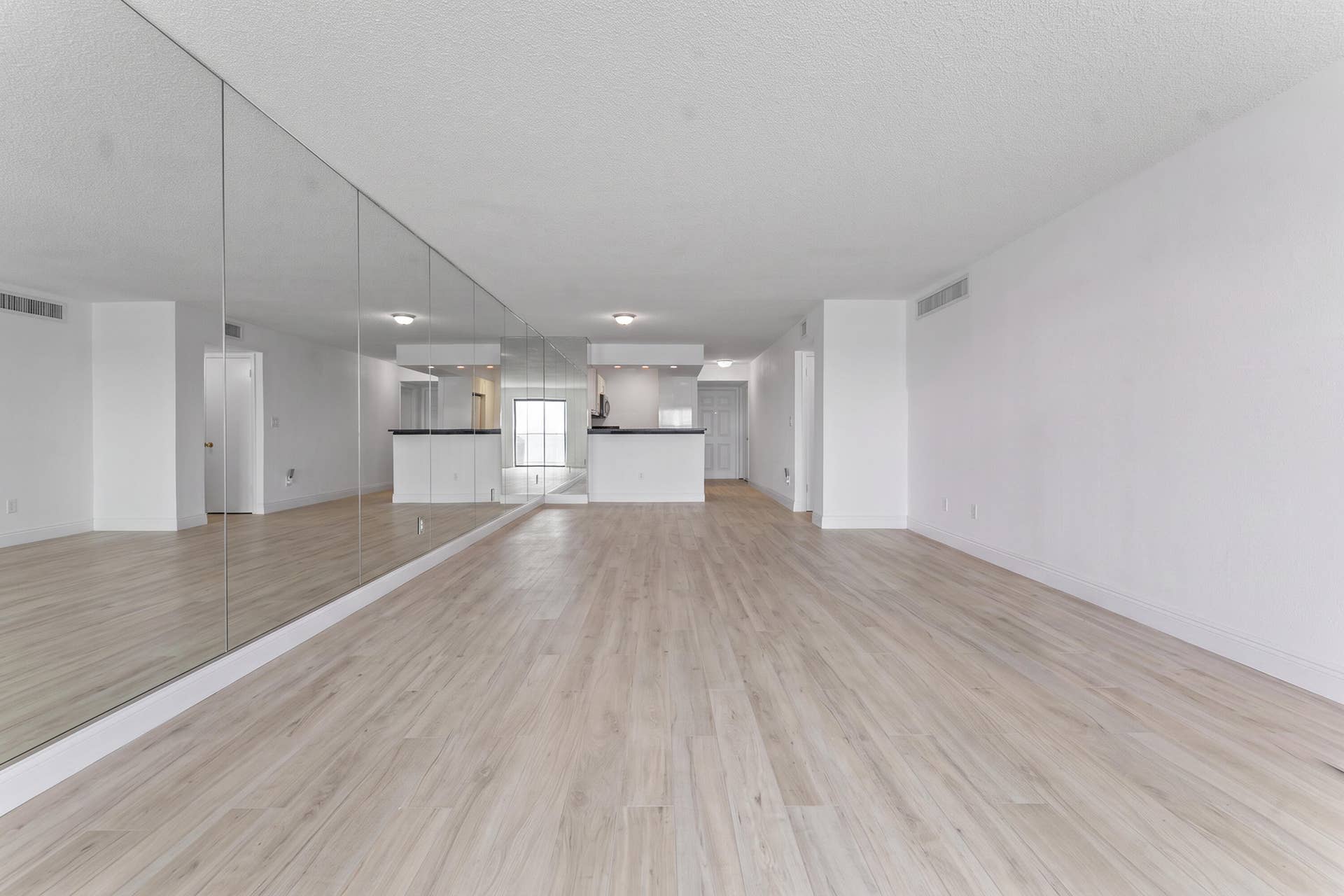 1021 HILLSBORO MILE, #PH3, Hillsboro Beach, FL 33062 LIVING ROOM TO KITCHEN