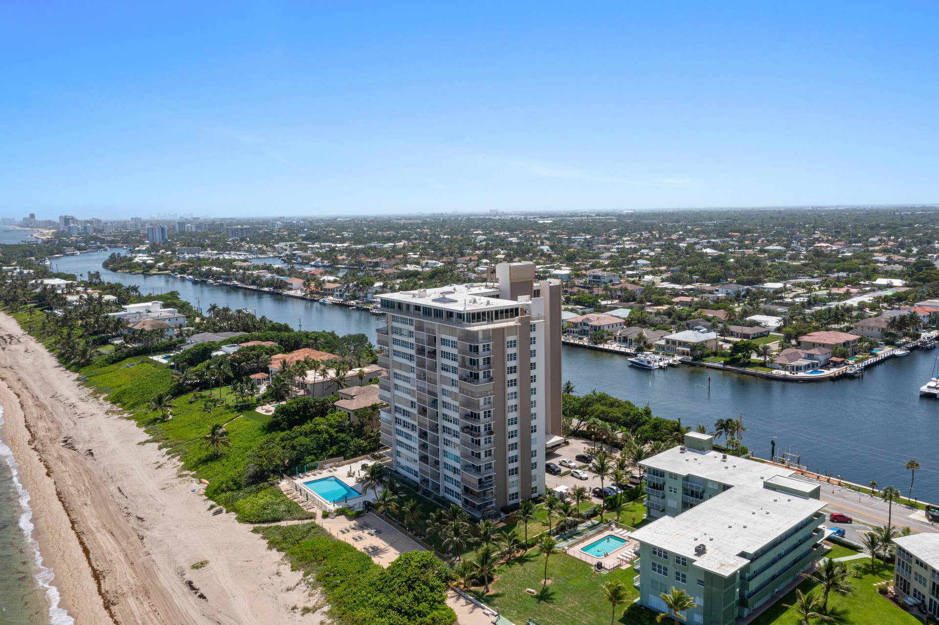 1021 HILLSBORO MILE, #PH3, Hillsboro Beach, FL 33062 BUILDING FROM OCEAN