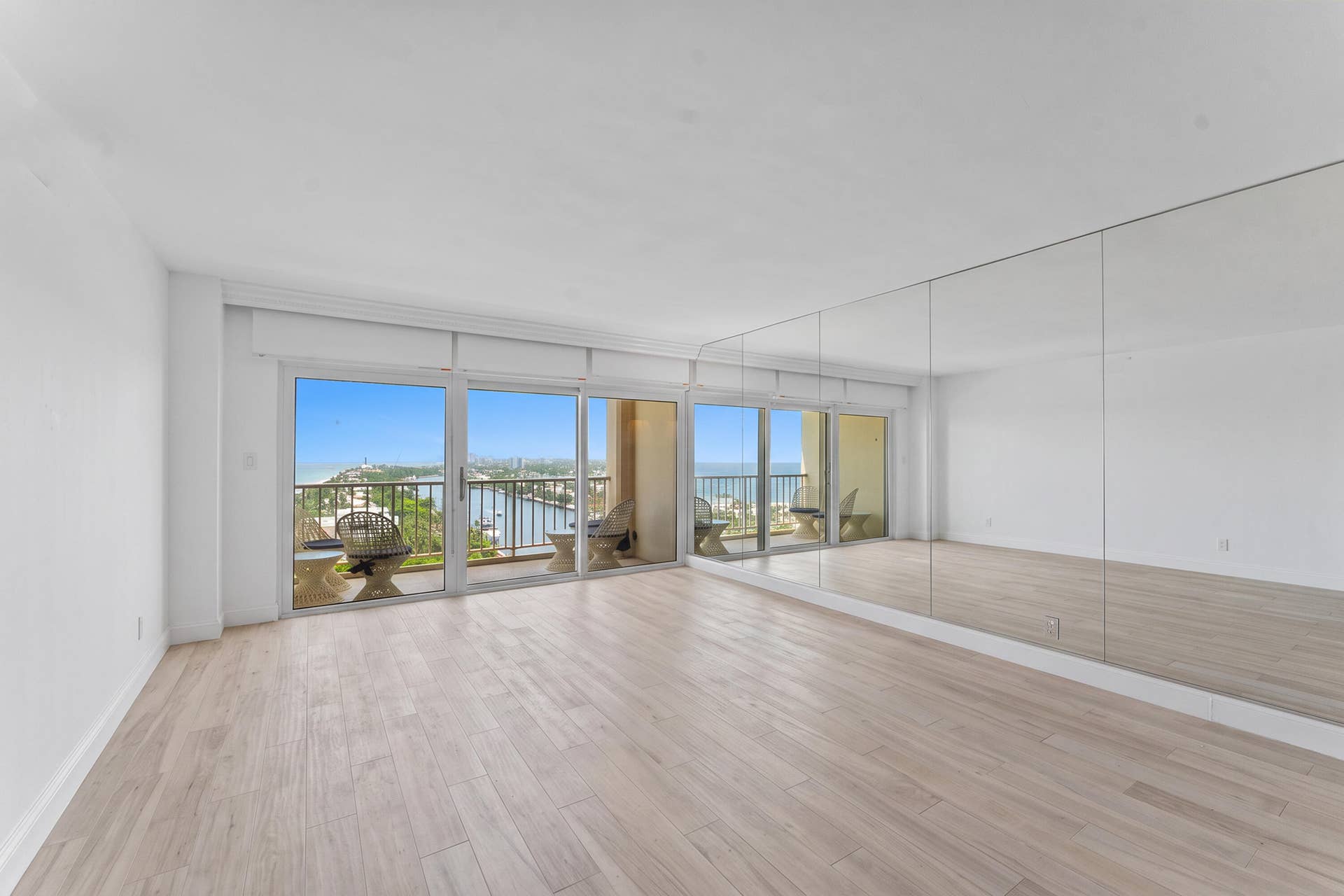 1021 HILLSBORO MILE, #PH3, Hillsboro Beach, FL 33062 LIVING ROOM
