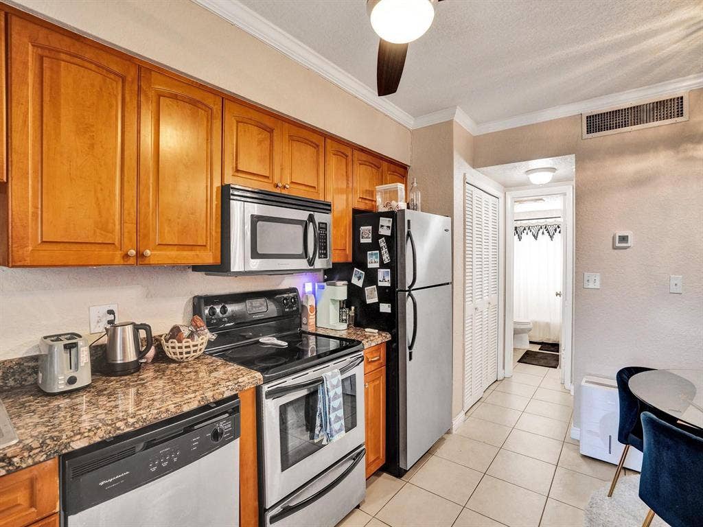 2190 SE 5TH Street, #4-A, Pompano Beach, FL 33062 11