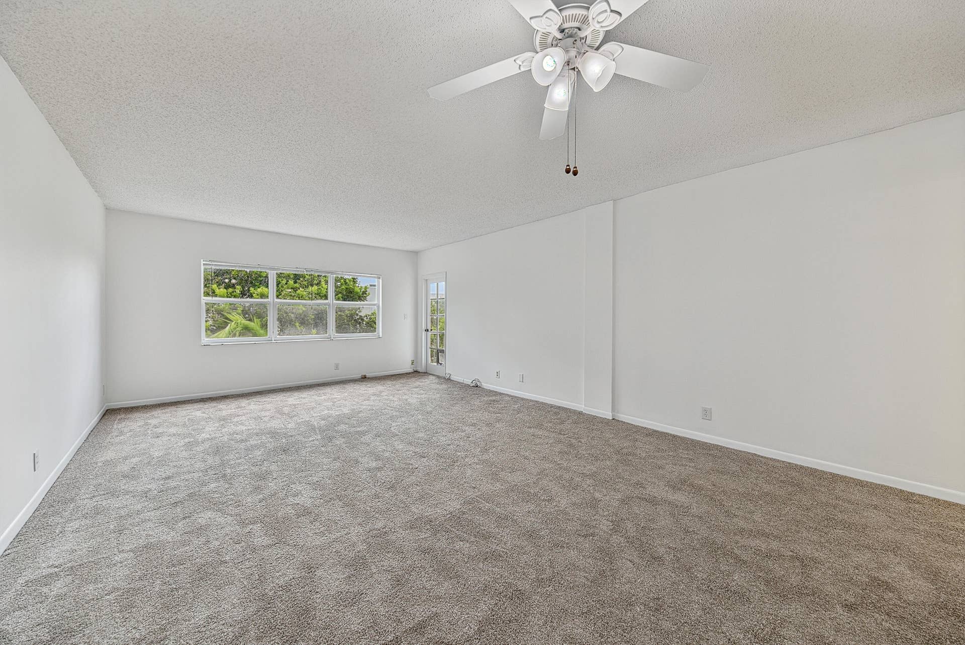 6731 Cypress Road, #Unit 402, Plantation, FL 33317 Living Room