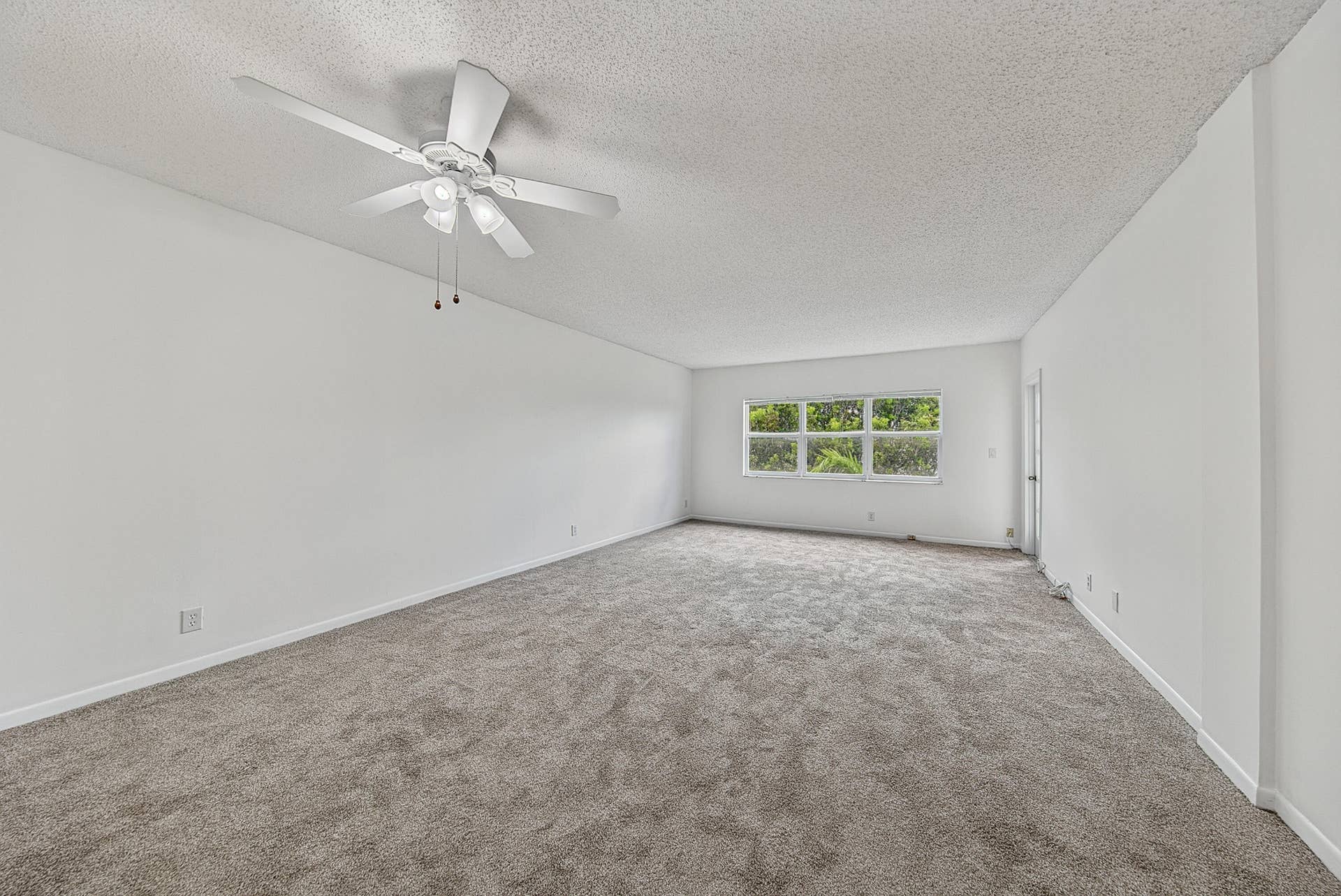 6731 Cypress Road, #Unit 402, Plantation, FL 33317 Living Room