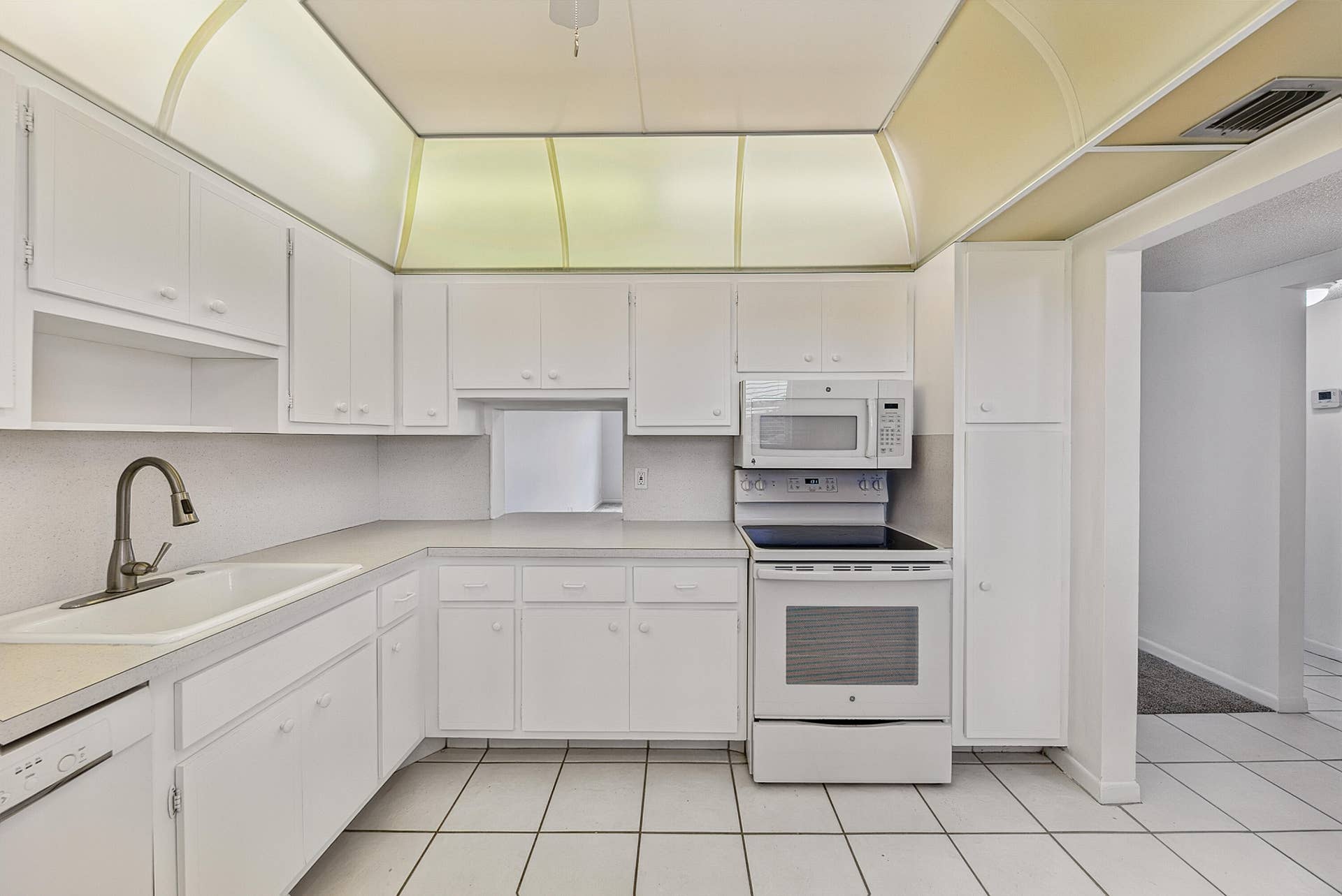 6731 Cypress Road, #Unit 402, Plantation, FL 33317 Kitchen