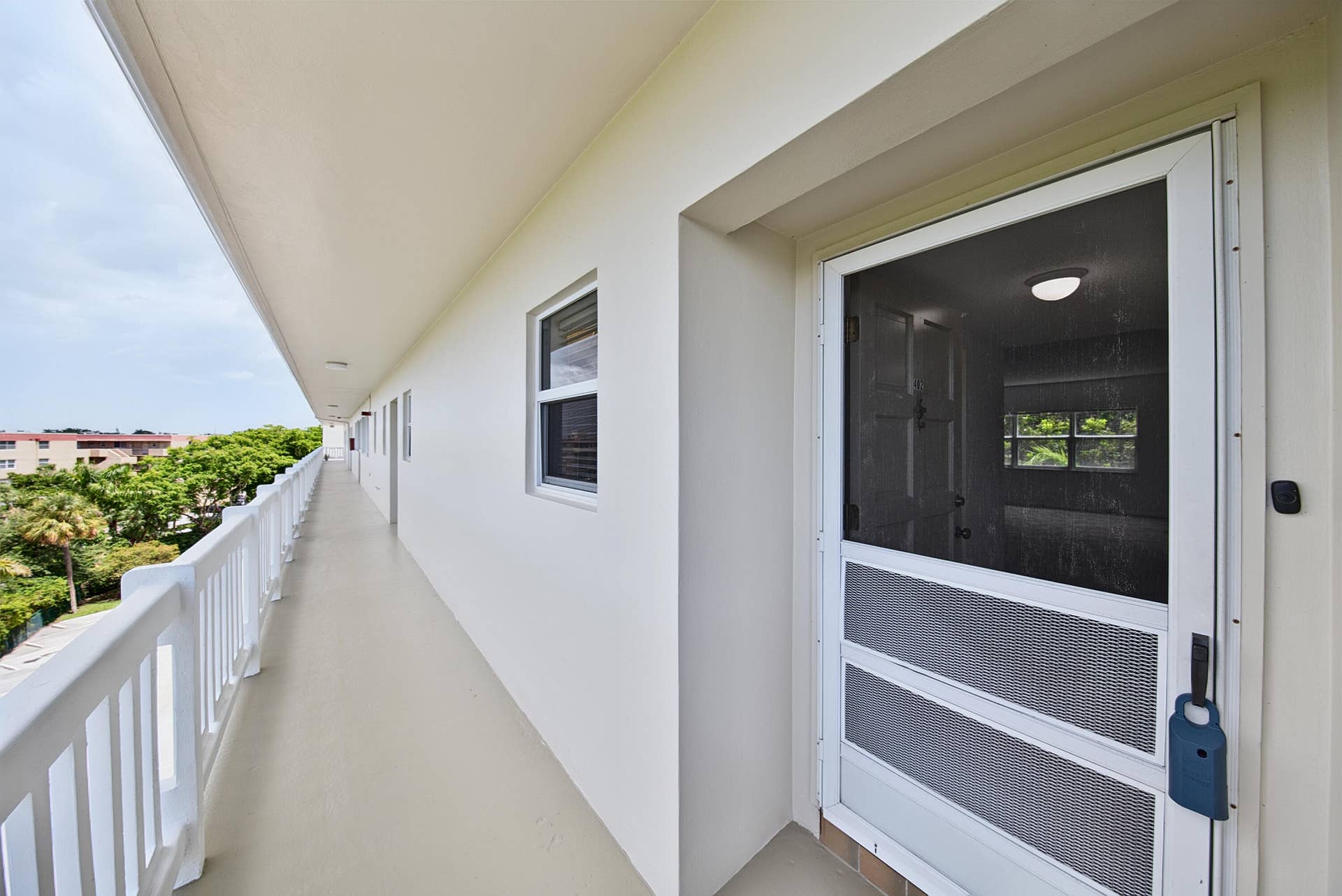6731 Cypress Road, #Unit 402, Plantation, FL 33317 Catwalk