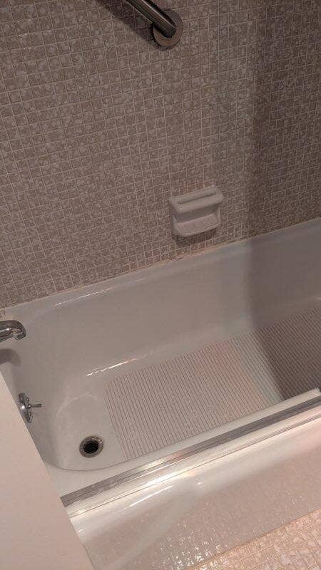 6731 Cypress Road, #Unit 402, Plantation, FL 33317 Bathtub