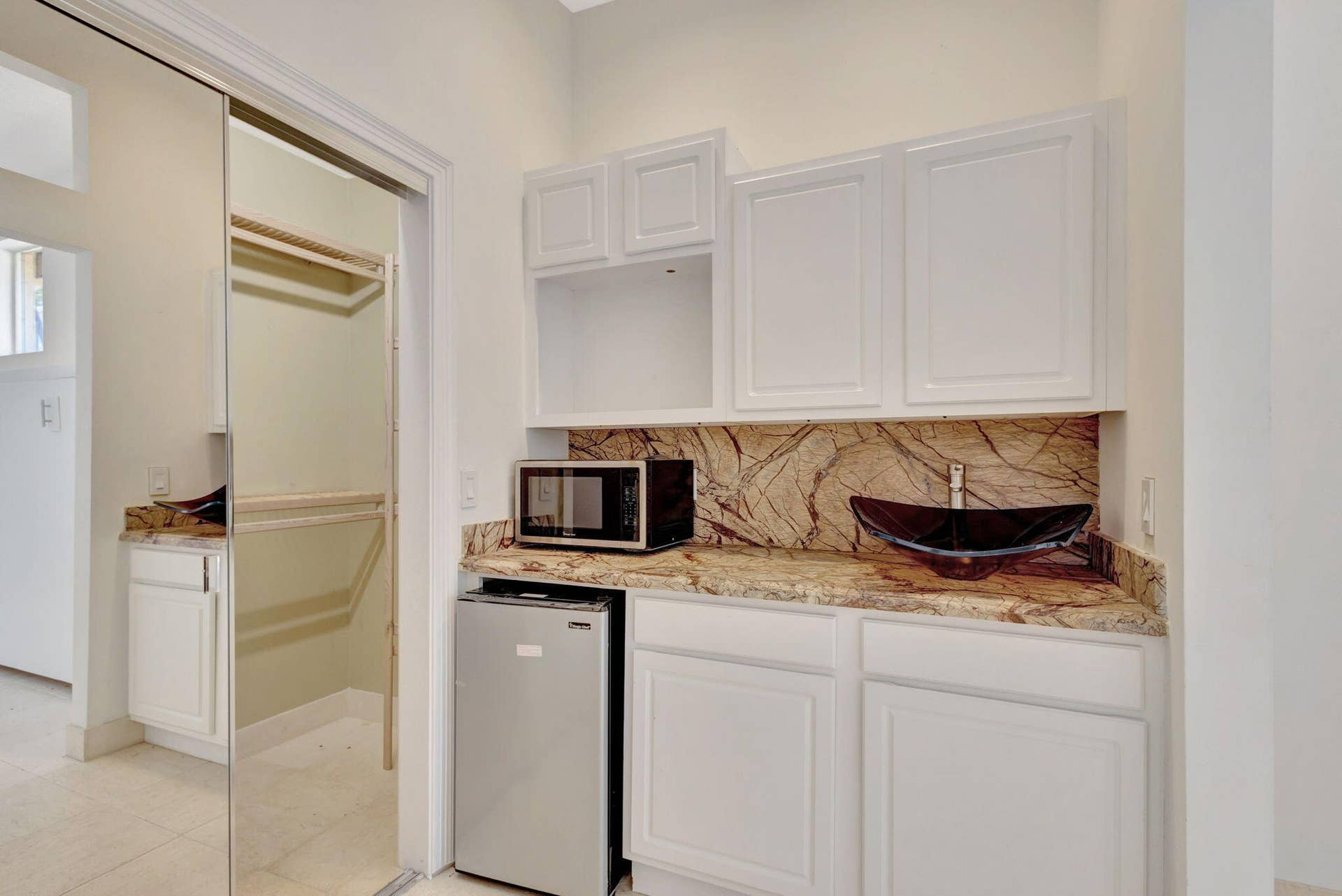16334 PORT DICKINSON Drive, Jupiter, Jupiter, FL 33477 guest kitchenette