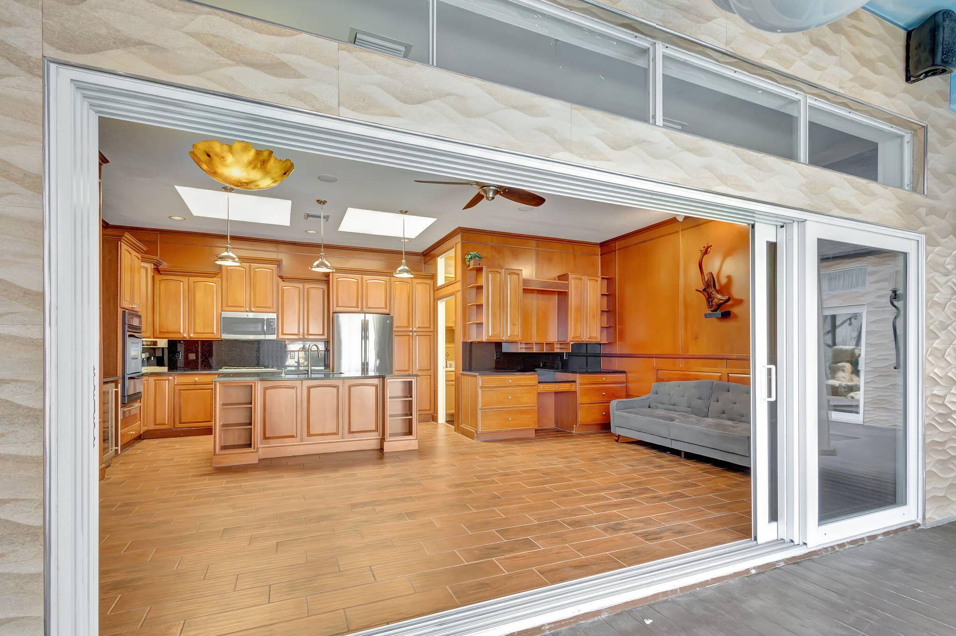 16334 PORT DICKINSON Drive, Jupiter, Jupiter, FL 33477 courtyard to kitchen