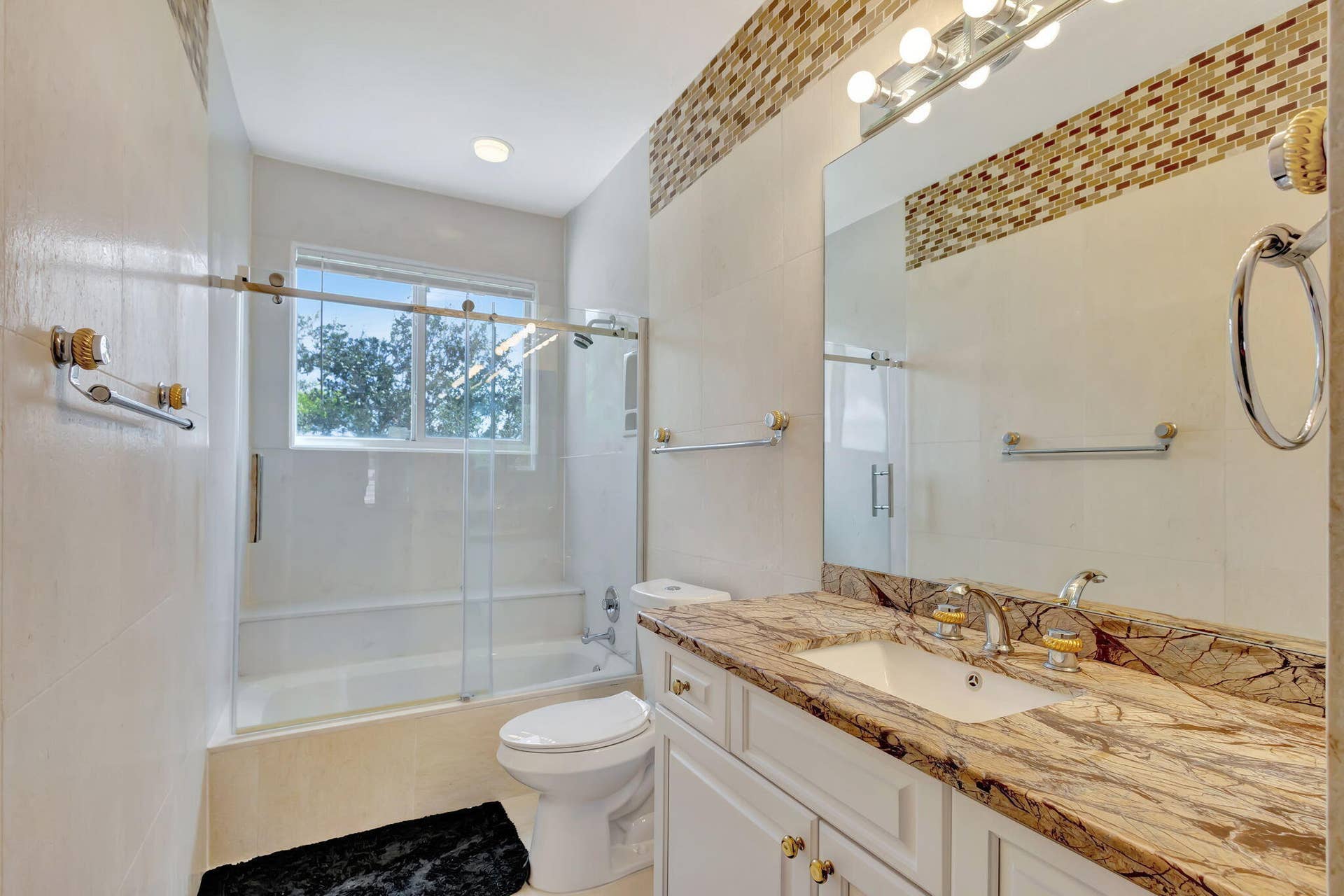 16334 PORT DICKINSON Drive, Jupiter, Jupiter, FL 33477 3rd en suite bath