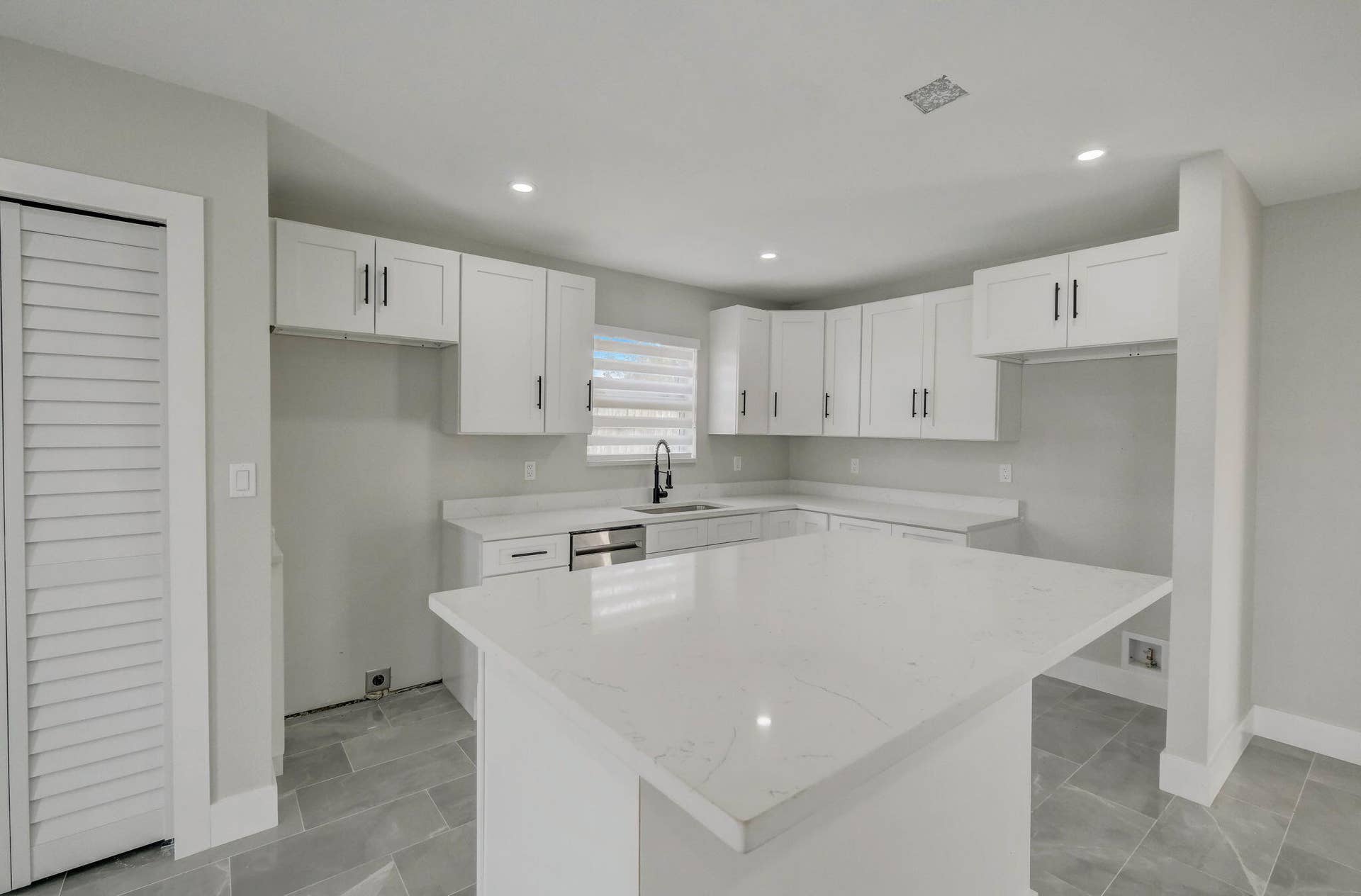 520 SW 13TH Place, Deerfield Beach, FL 33441 10-web-or-mls-SW 13th Pl-010