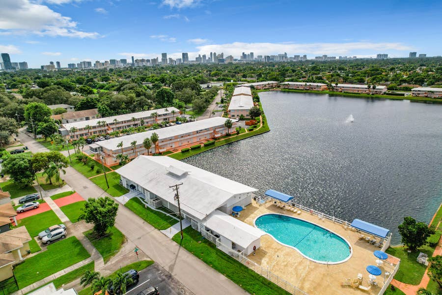 Property photo for 815 SW 10th Terrace, #17V, Hallandale Beach, FL