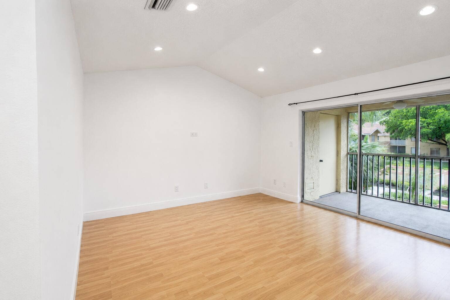 954 Coral Club Drive, #954, Coral Springs, FL 33071 Living Room