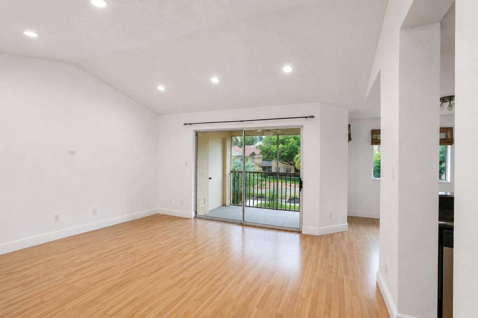 954 Coral Club Drive, #954, Coral Springs, FL 33071 Living Room