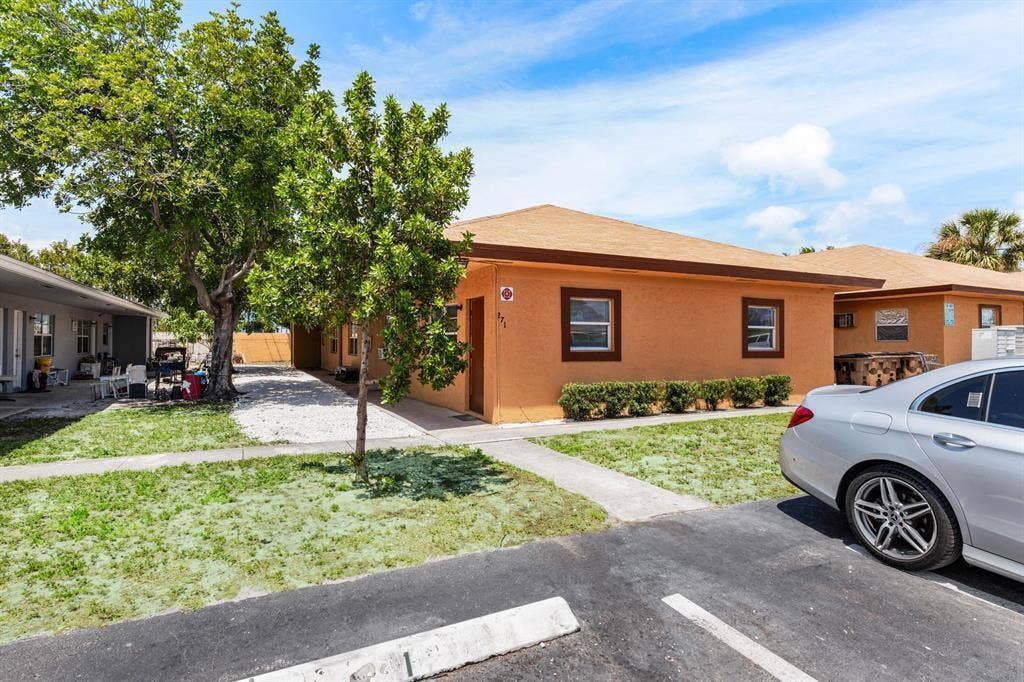 279 SW 1ST Street, #3, Deerfield Beach, FL 33441 1