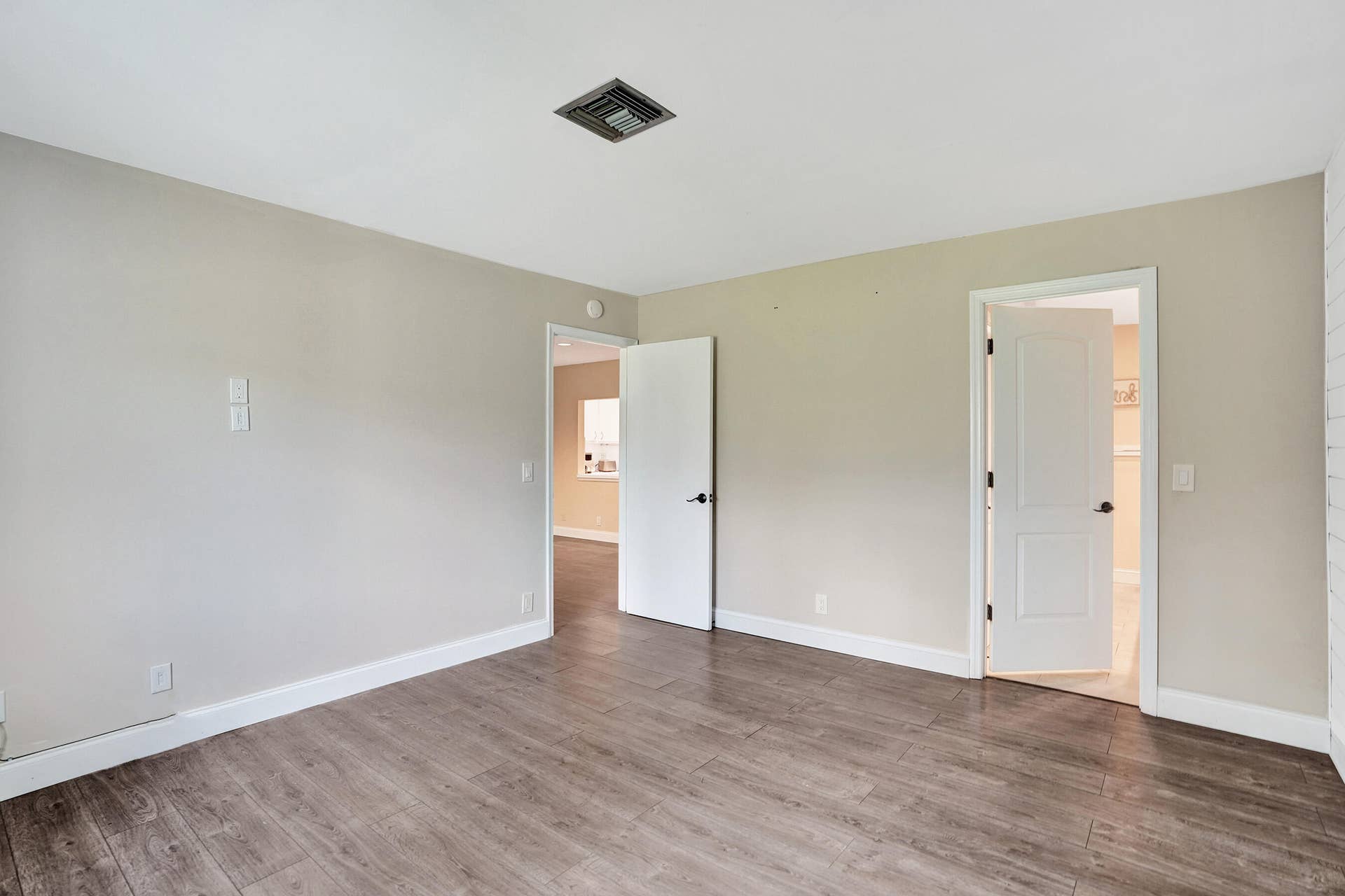 MASTER BEDROOM