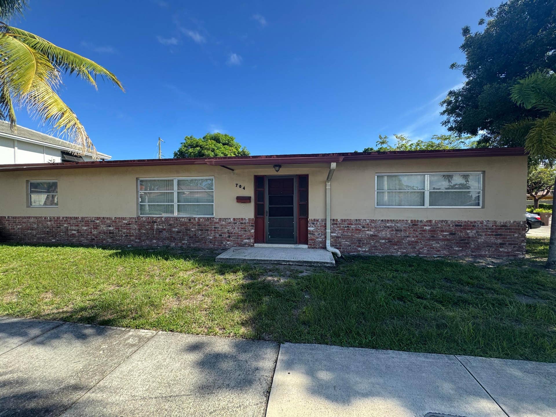 704 E HILLSBORO Boulevard, Deerfield Beach, FL 33441 FRONT