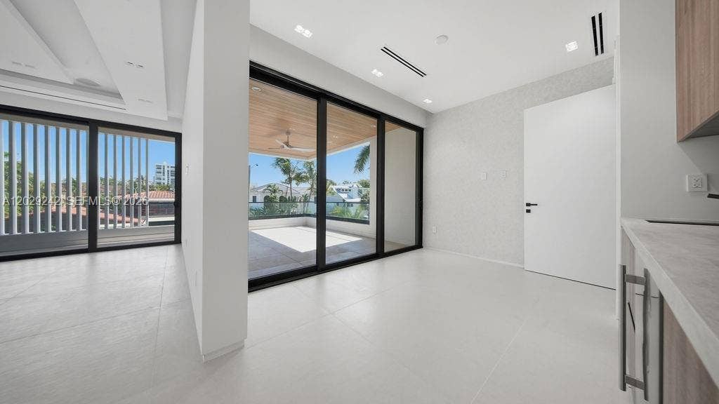 3318 NE 16TH Place, Fort Lauderdale, Fort Lauderdale, FL 33305 GetMedia (77)