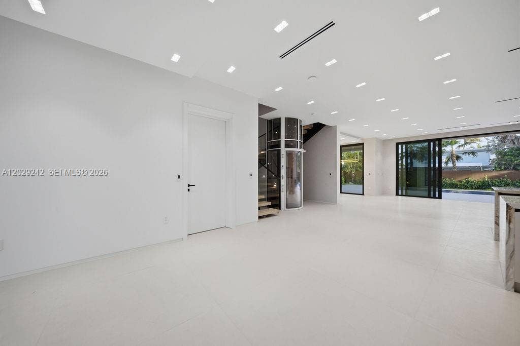 3318 NE 16TH Place, Fort Lauderdale, Fort Lauderdale, FL 33305 GetMedia (35)