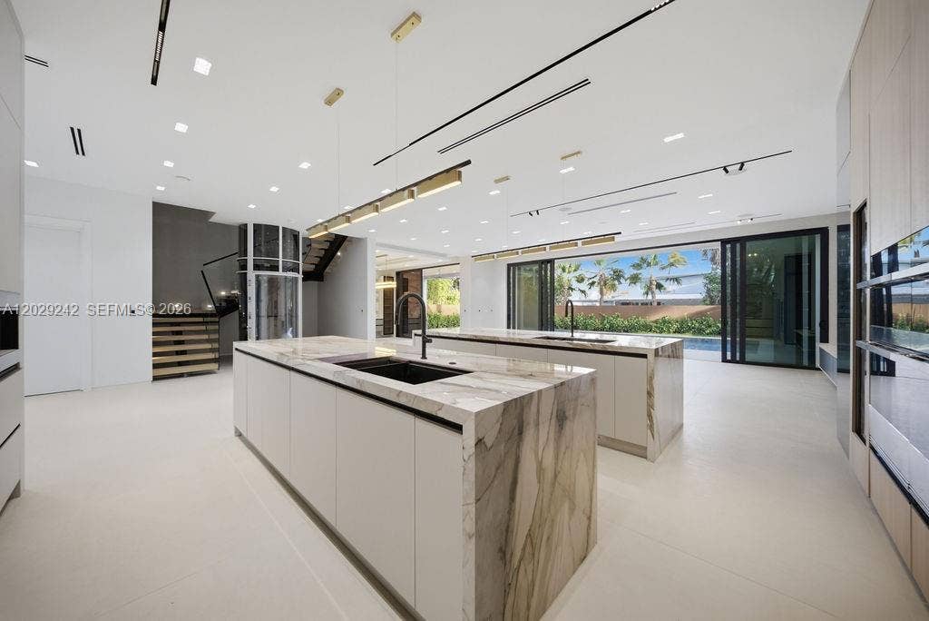 3318 NE 16TH Place, Fort Lauderdale, Fort Lauderdale, FL 33305 GetMedia (39)