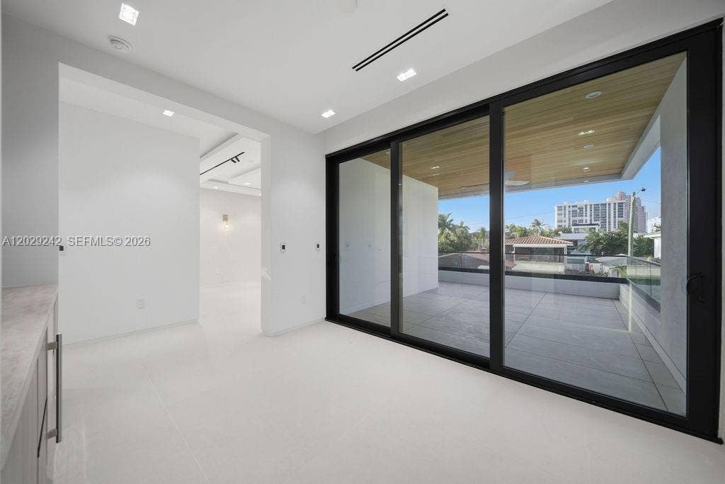 3318 NE 16TH Place, Fort Lauderdale, Fort Lauderdale, FL 33305 GetMedia (48)