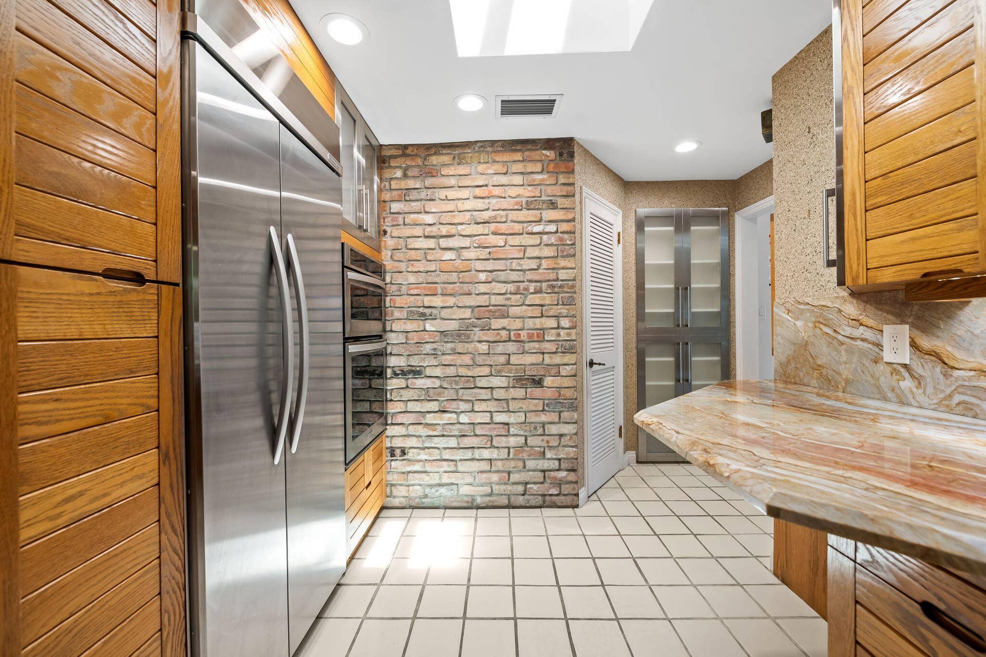 Kitchen. Natural Gas cooking.
