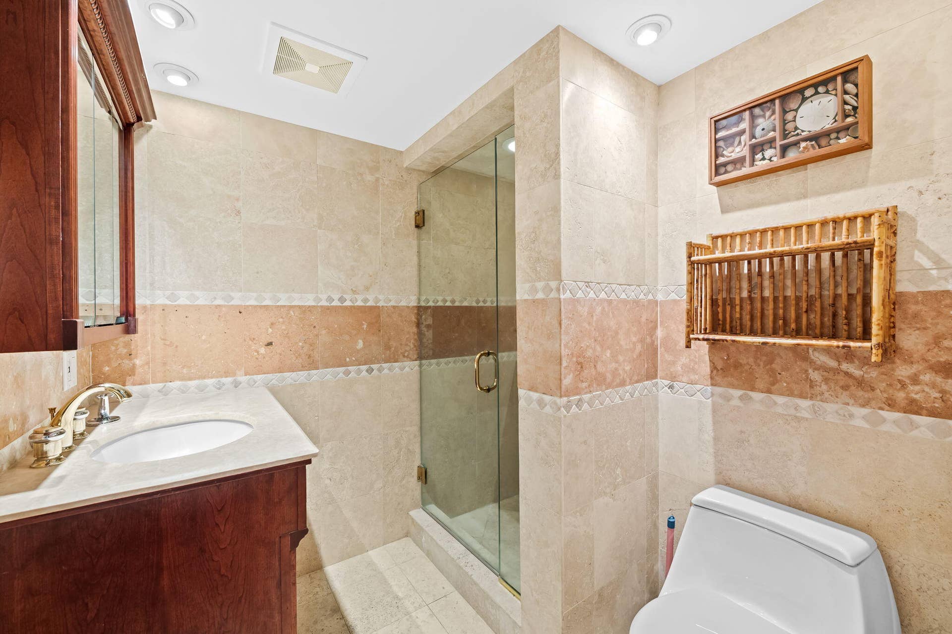 Lower Lever Bedroom & Full Bath