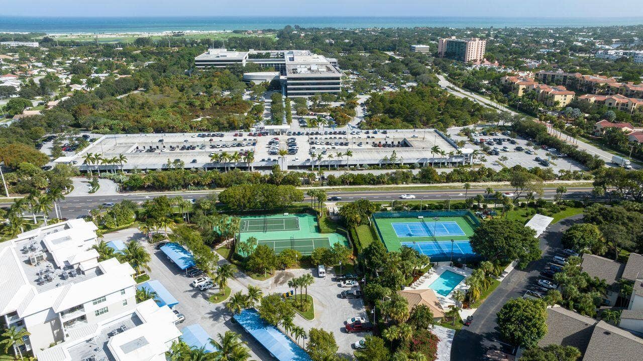 814 BAY COLONY Drive S, Juno Beach, FL 33408 HdCq-A3g