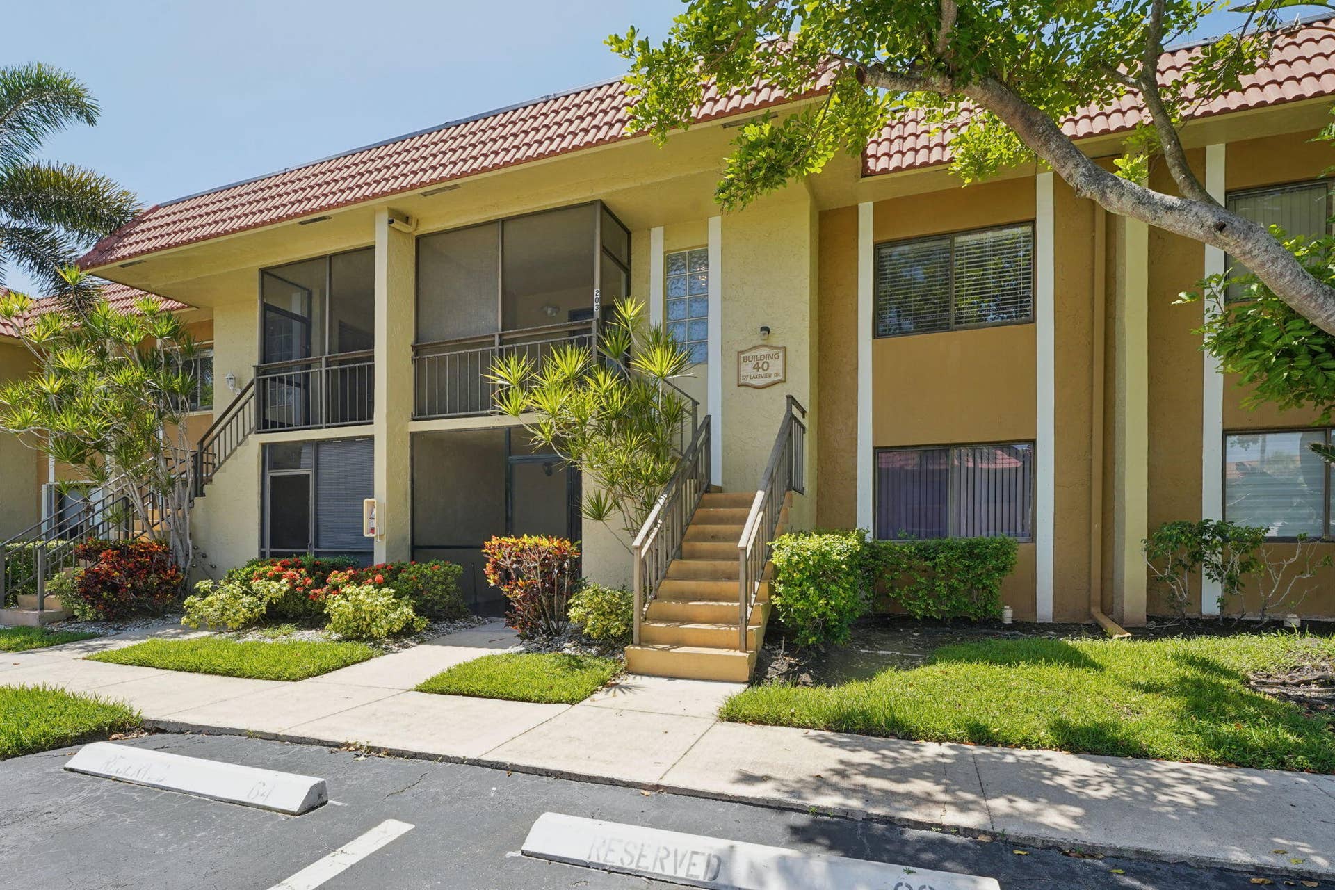 327 LAKEVIEW Drive, #203, Weston, FL 33326 Front of theBldg
