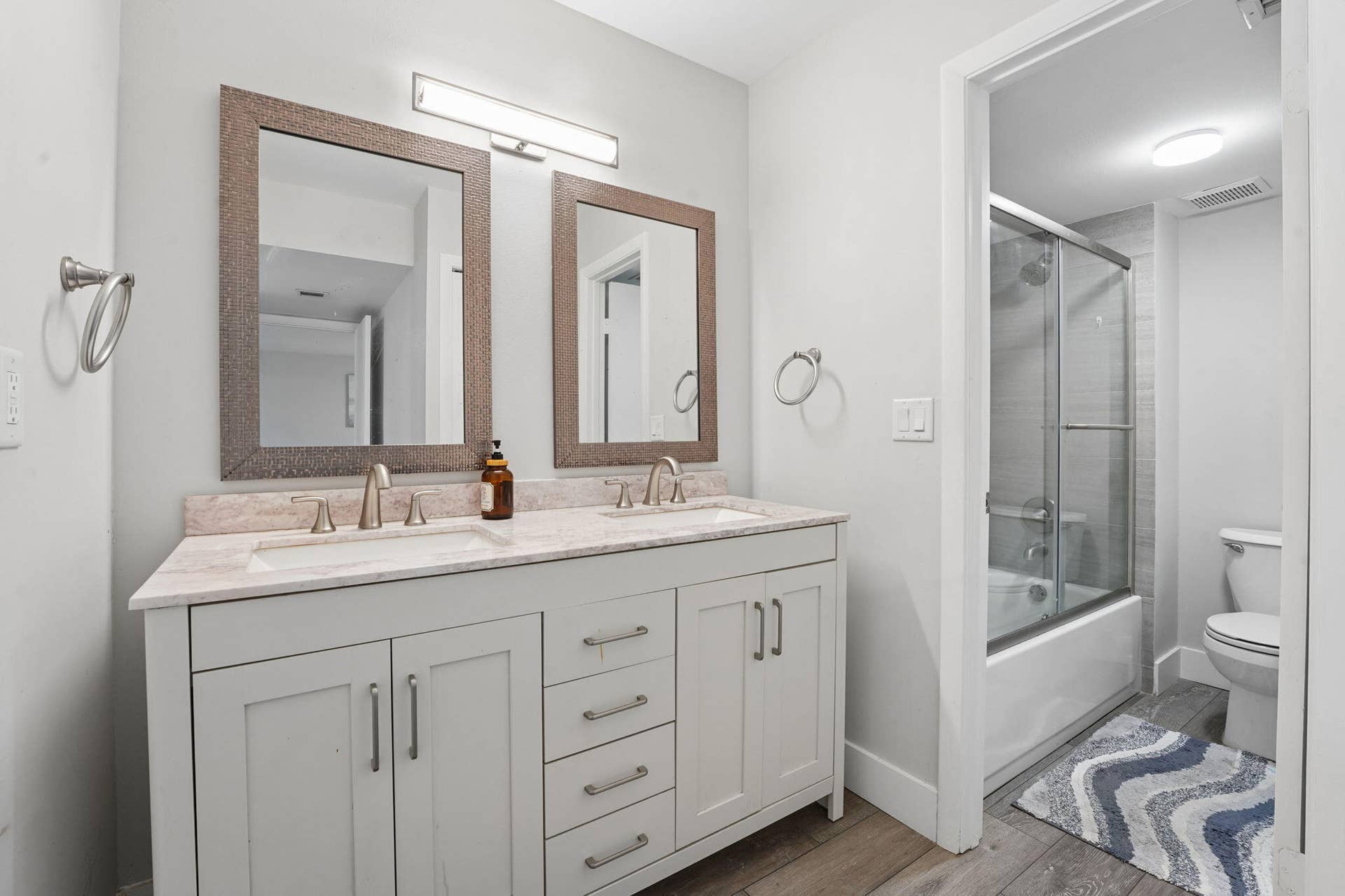 327 LAKEVIEW Drive, #203, Weston, FL 33326 Bathroom #2