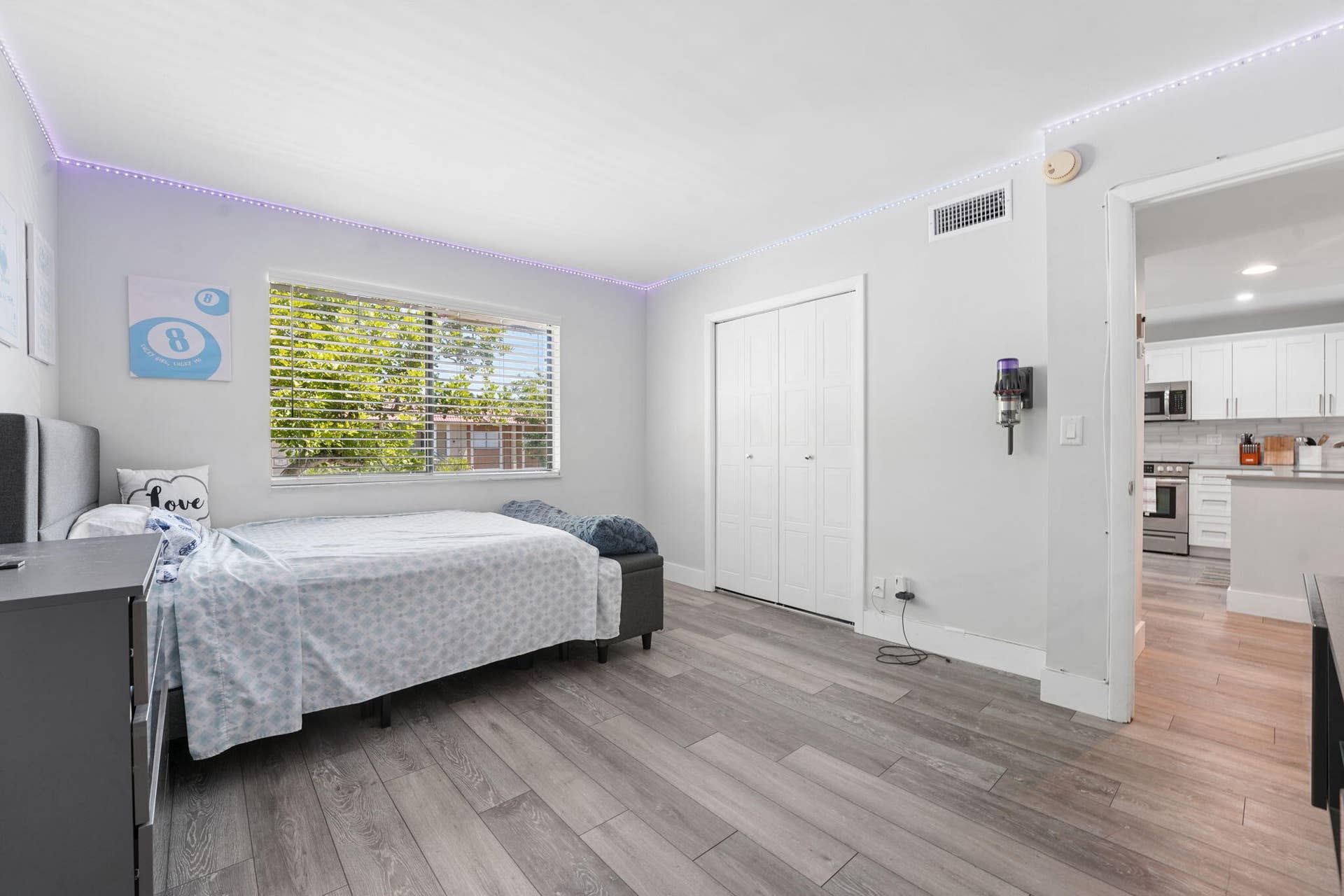 327 LAKEVIEW Drive, #203, Weston, FL 33326 Second bedroom
