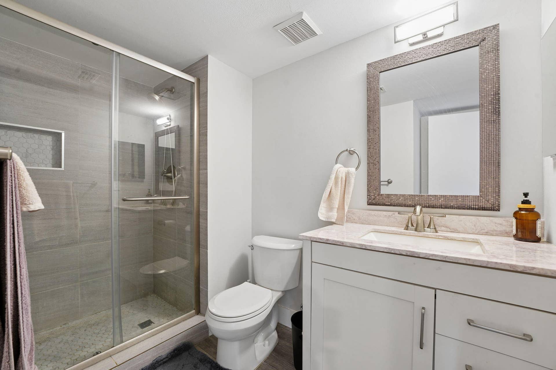 327 LAKEVIEW Drive, #203, Weston, FL 33326 Bathroom #2