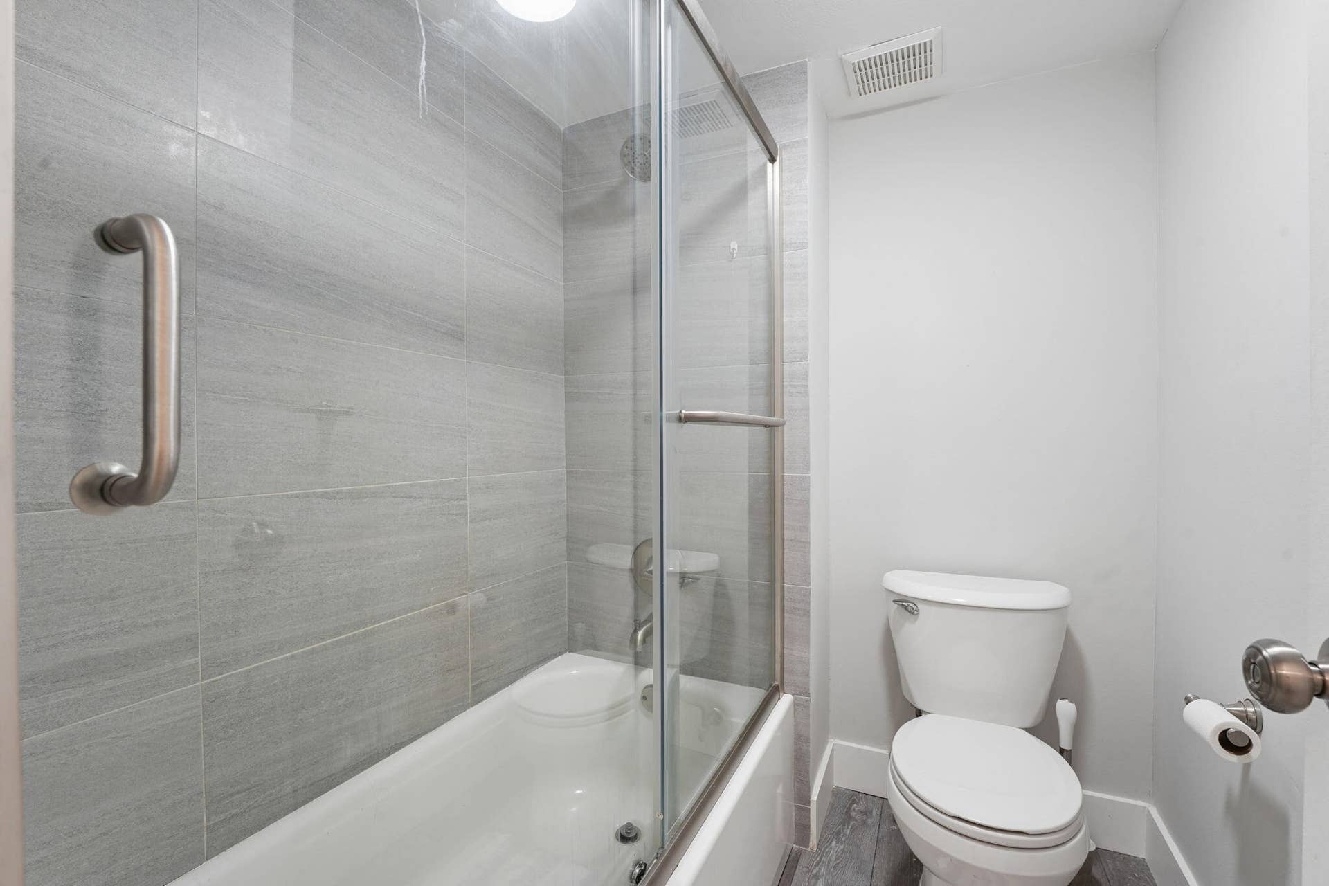 327 LAKEVIEW Drive, #203, Weston, FL 33326 Bathroom #1