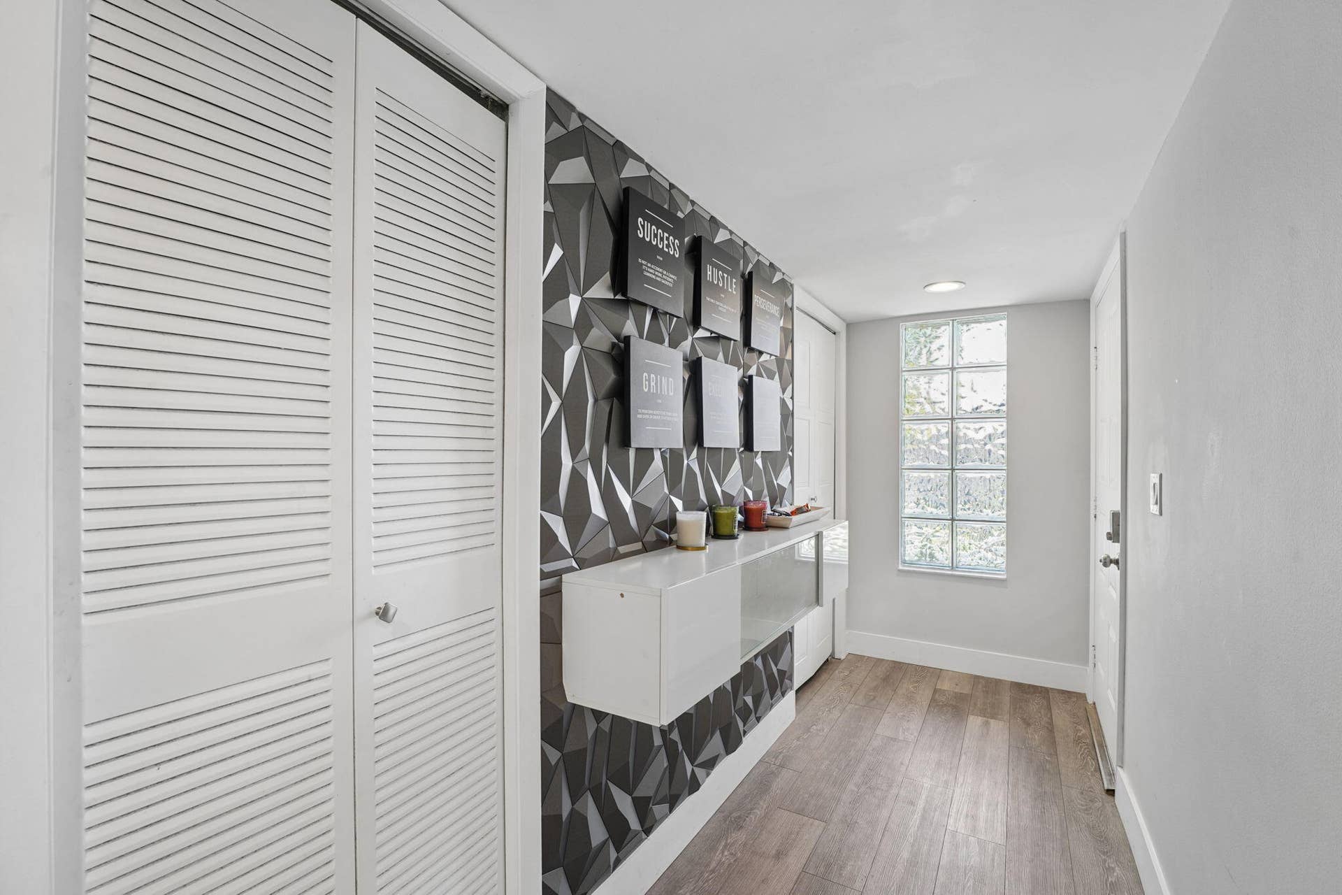 327 LAKEVIEW Drive, #203, Weston, FL 33326 Halway